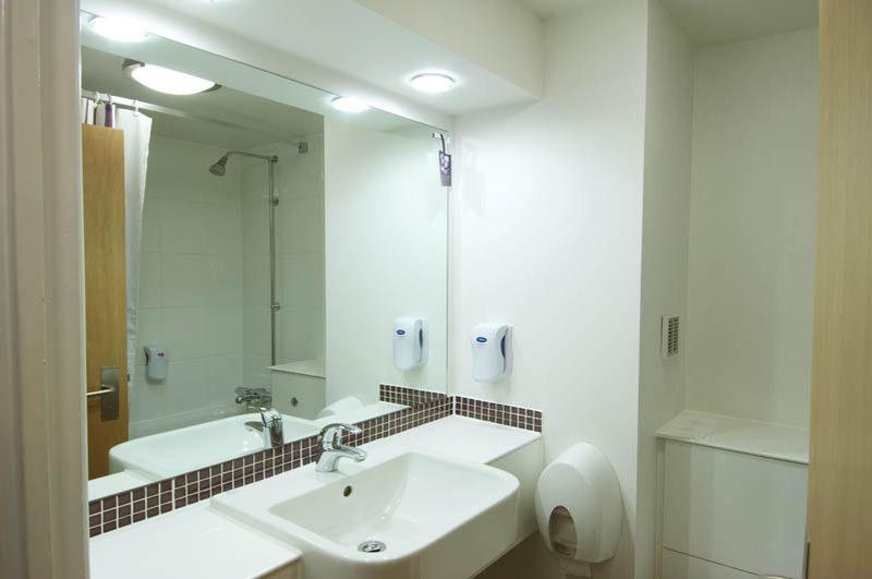 Premier Inn Bristol City Centre King Street Extérieur photo